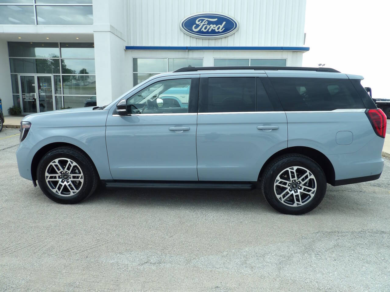 2025 Ford Expedition Active 4x4 Active 4dr SUV 1