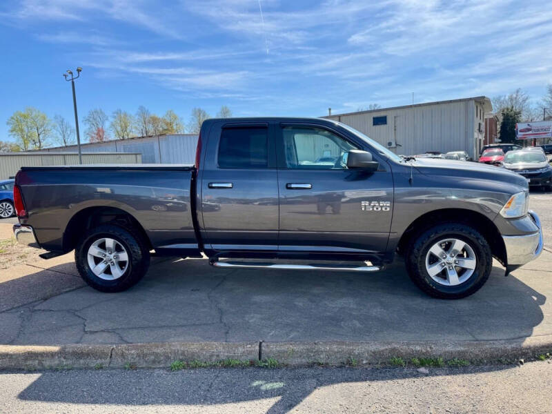 2017 RAM 1500 SLT