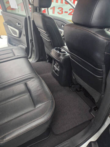 2017 Nissan Titan SV