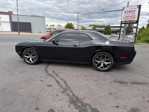 2017 Dodge Challenger SXT Plus