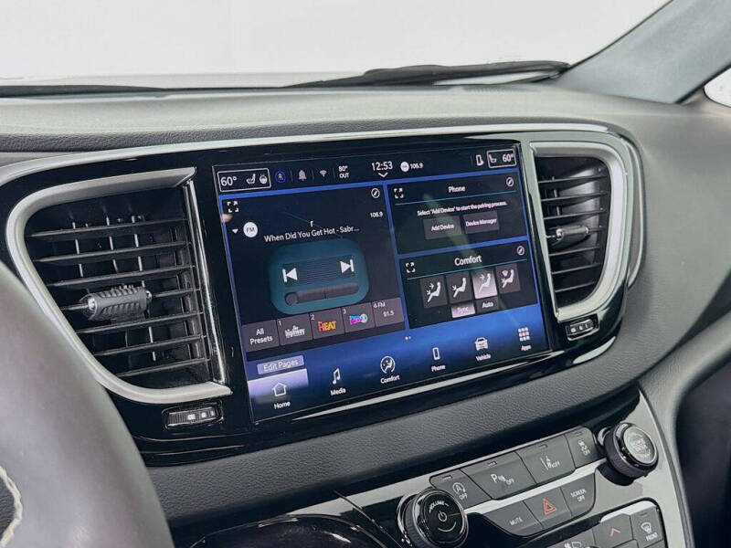 2025 Chrysler Pacifica Select