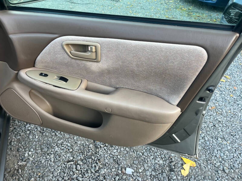 1999 Toyota Camry XLE photo 17