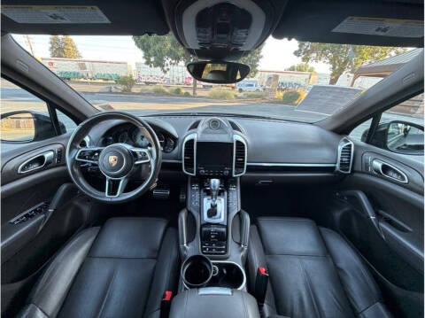 2017 Porsche Cayenne S E-Hybrid Platinum Edition