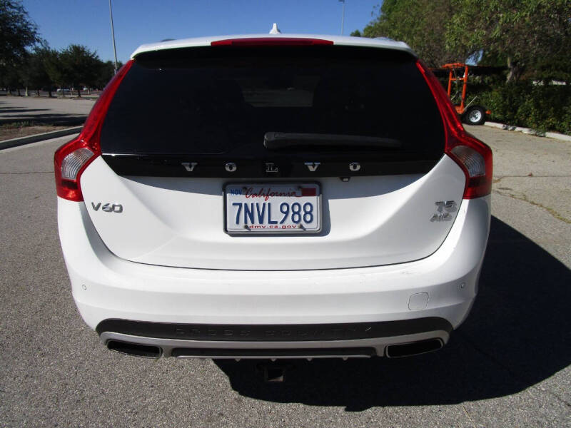 2015 Volvo V60 Cross Country T5 Platinum
