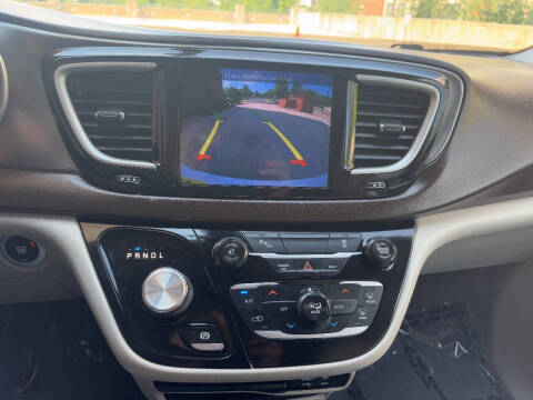 2017 Chrysler Pacifica Touring-L