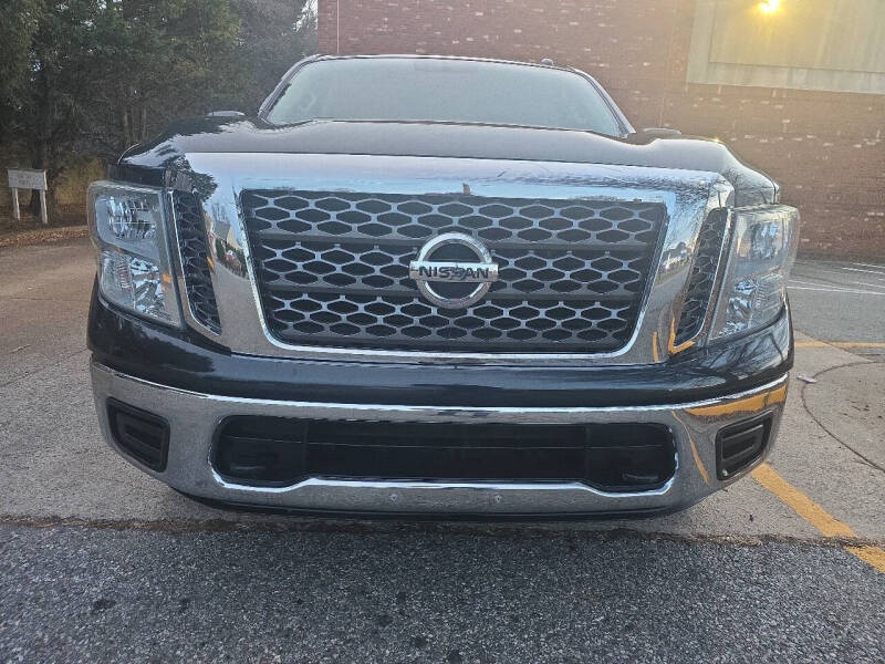 2017 Nissan Titan SV