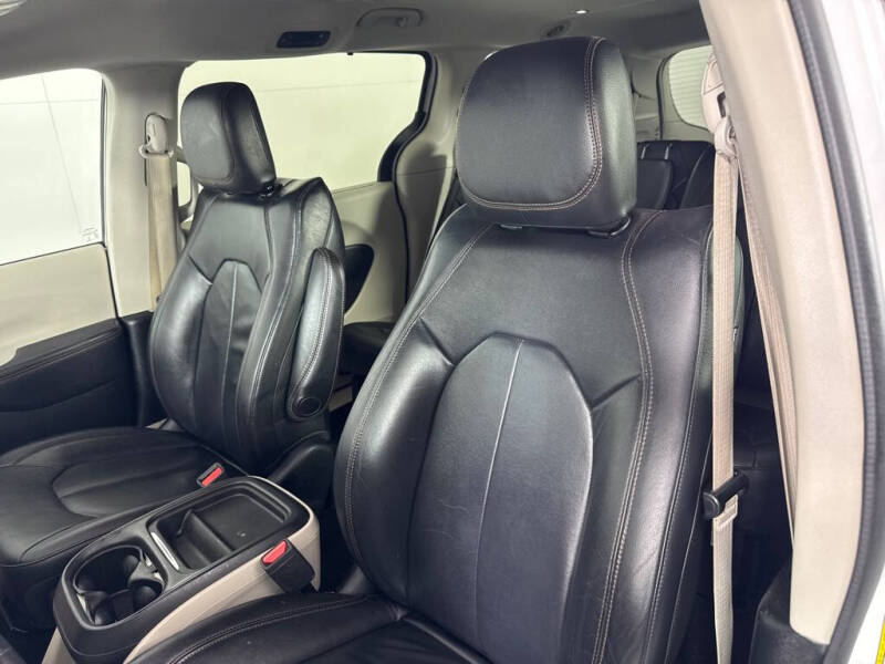 2017 Chrysler Pacifica Touring-L