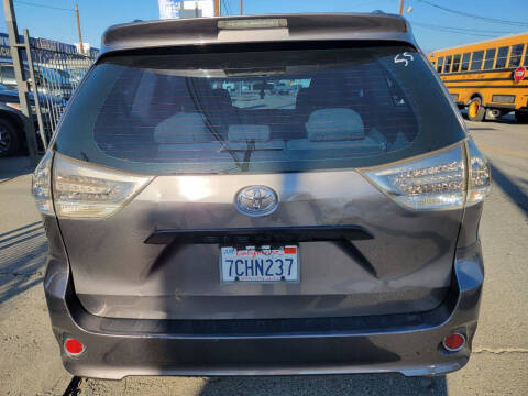 2011 Toyota Sienna Base 7-Passenger