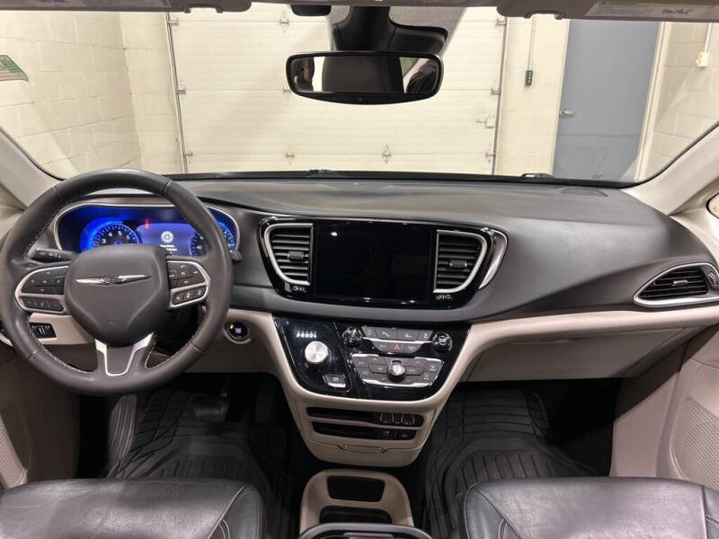 2022 Chrysler Pacifica Touring L