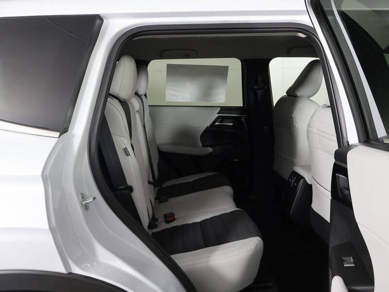 2025 Mitsubishi Outlander SE