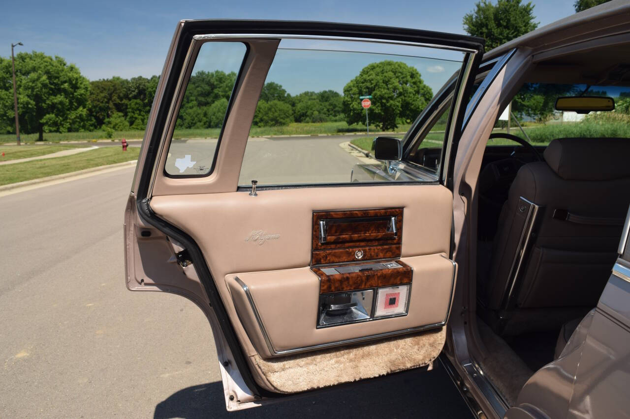 1991 Cadillac Brougham 104