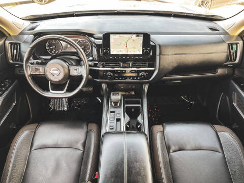 2023 Nissan Pathfinder SL