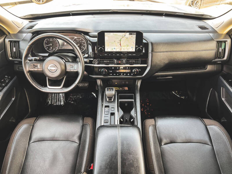 2023 Nissan Pathfinder SL