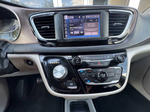 2022 Chrysler Voyager LX