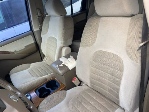 2005 Nissan Pathfinder SE