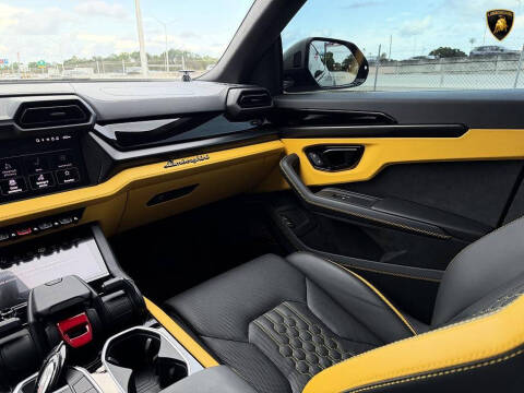 2025 Lamborghini Urus SE