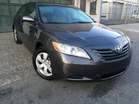 2007 Toyota Camry for sale at Illinois Auto Sales in Paterson NJ