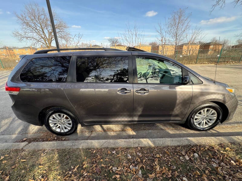 2013 Toyota Sienna XLE photo 4