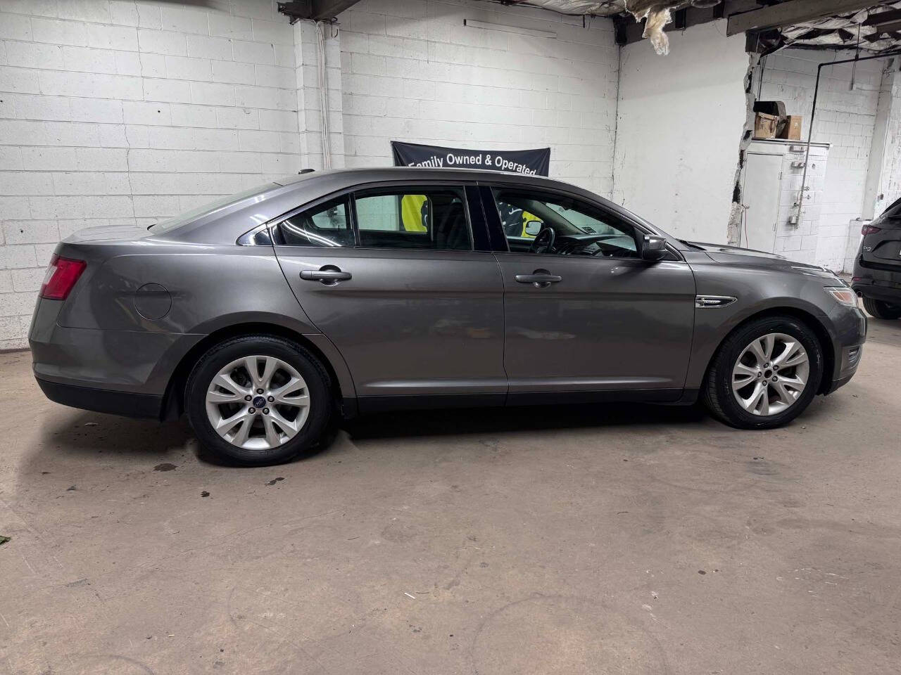 2012 Ford Taurus 30