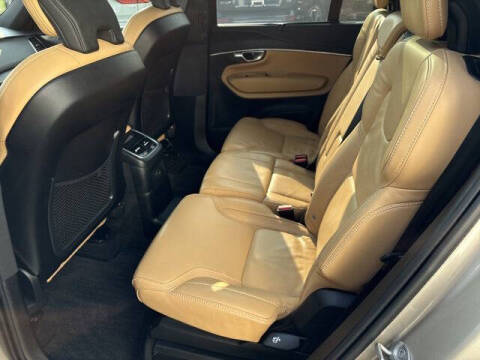 2024 Volvo XC90 Recharge T8 Ultimate Bright Theme 7P