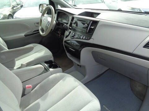 2014 Toyota Sienna LE 8-Passenger