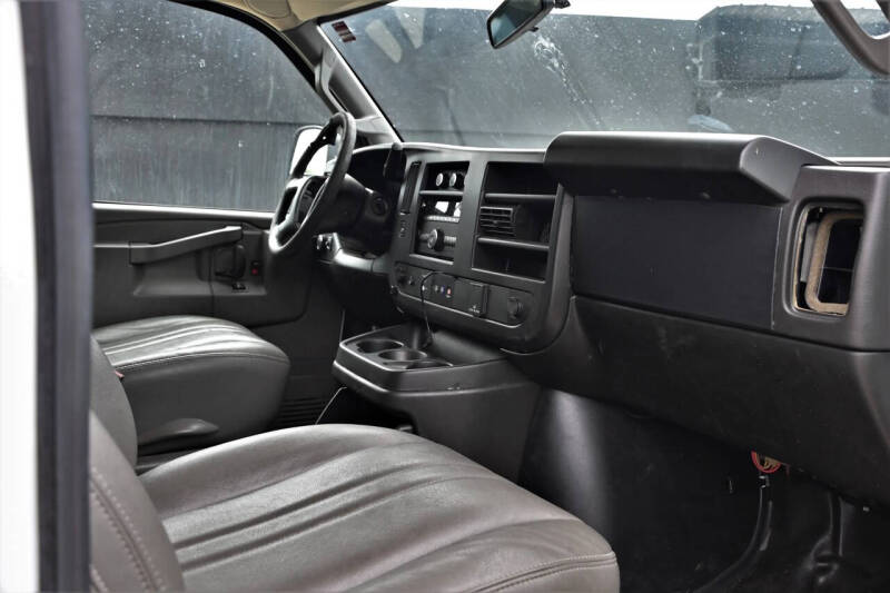 2024 Chevrolet Express 2500