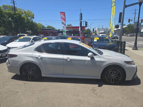 2022 Toyota Camry SE