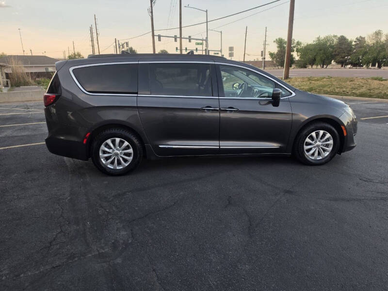 2017 Chrysler Pacifica Touring-L