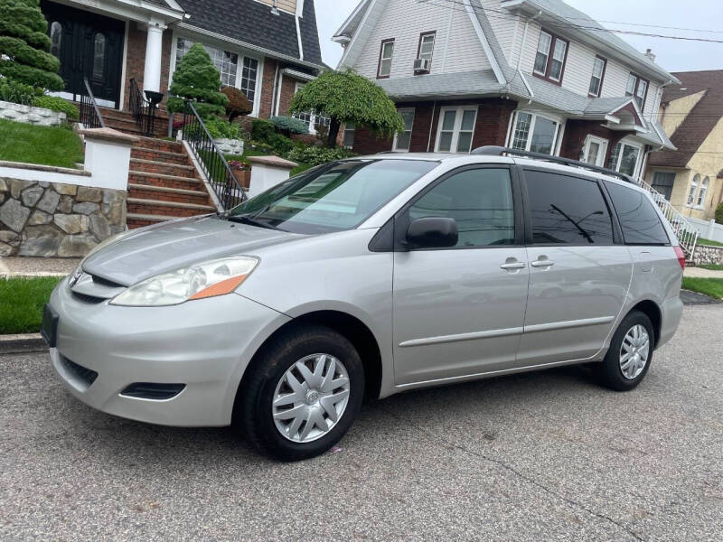 2006 Toyota Sienna LE 8 Passenger