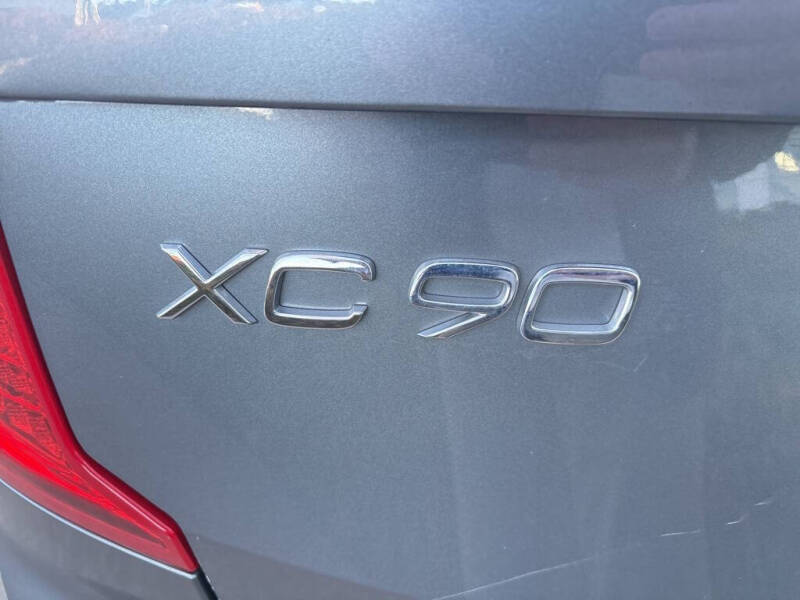 2020 Volvo XC90 T6 Momentum 6-Passenger