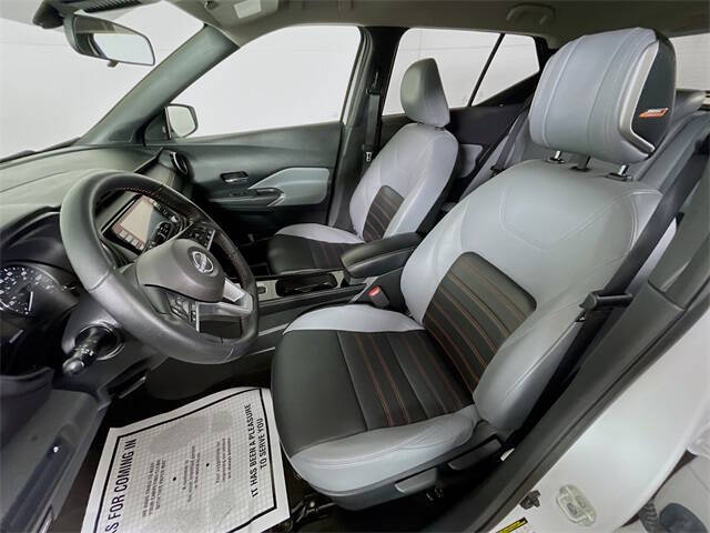 2022 Nissan Kicks SR