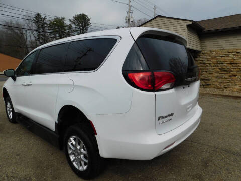 2022 Chrysler Voyager LX