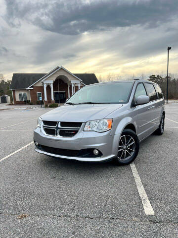 2017 Dodge Grand Caravan for sale at Xclusive Auto Sales in Colonial Heights VA