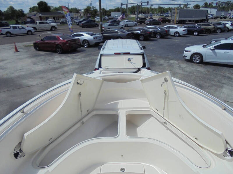 2017 Robalo R222