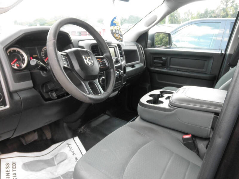 2017 Ram 1500 Tradesman photo 3