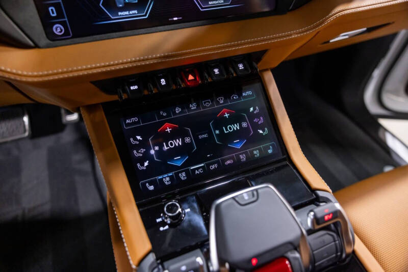 2025 Lamborghini Urus SE