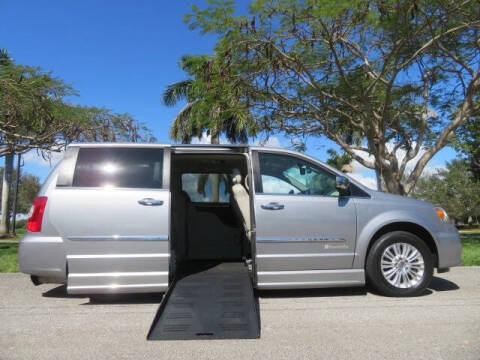 2013 Chrysler Town and Country Limited