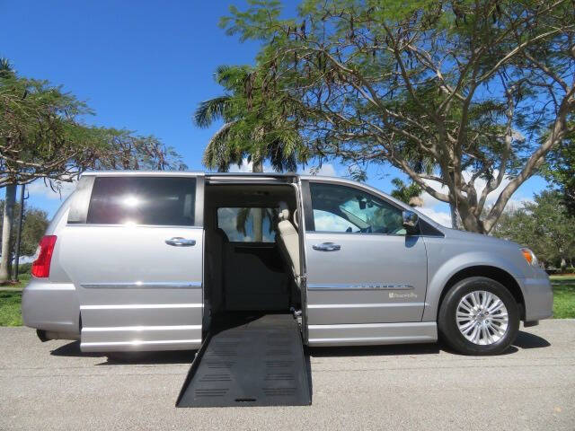 2013 Chrysler Town and Country Limited