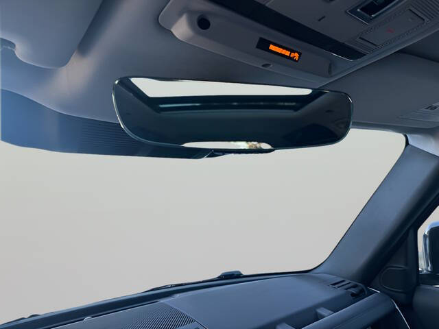 2025 Land Rover Defender 110 P500 X-Dynamic SE