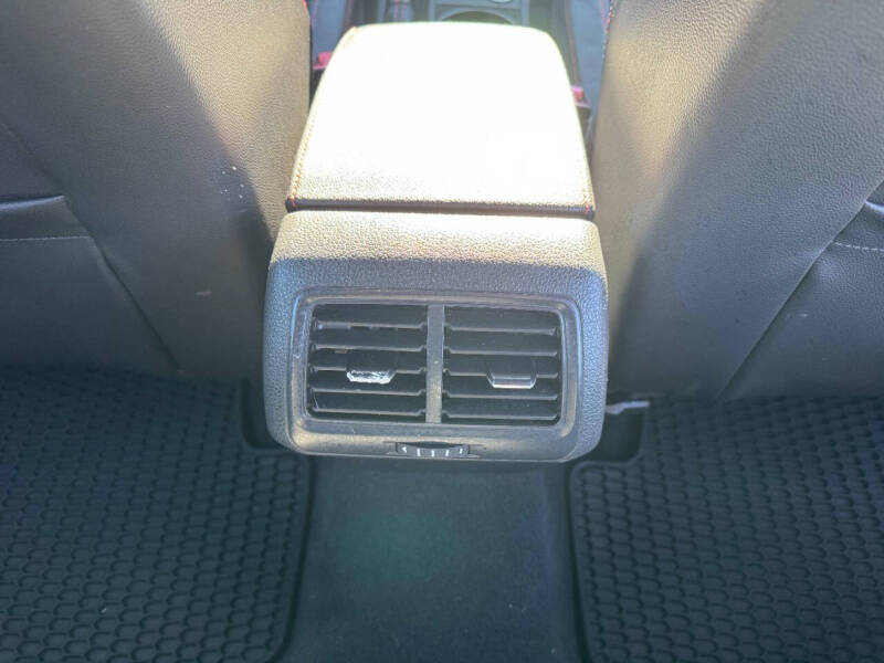 2017 Volkswagen Golf GTI Sport