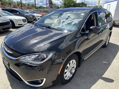 2017 Chrysler Pacifica Touring-L