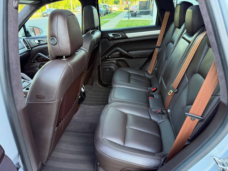 2017 Porsche Cayenne GTS