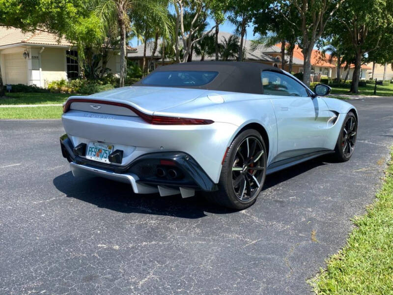 2022 Aston Martin Vantage
