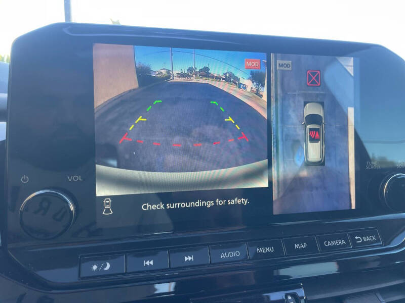 2022 Nissan Pathfinder SL