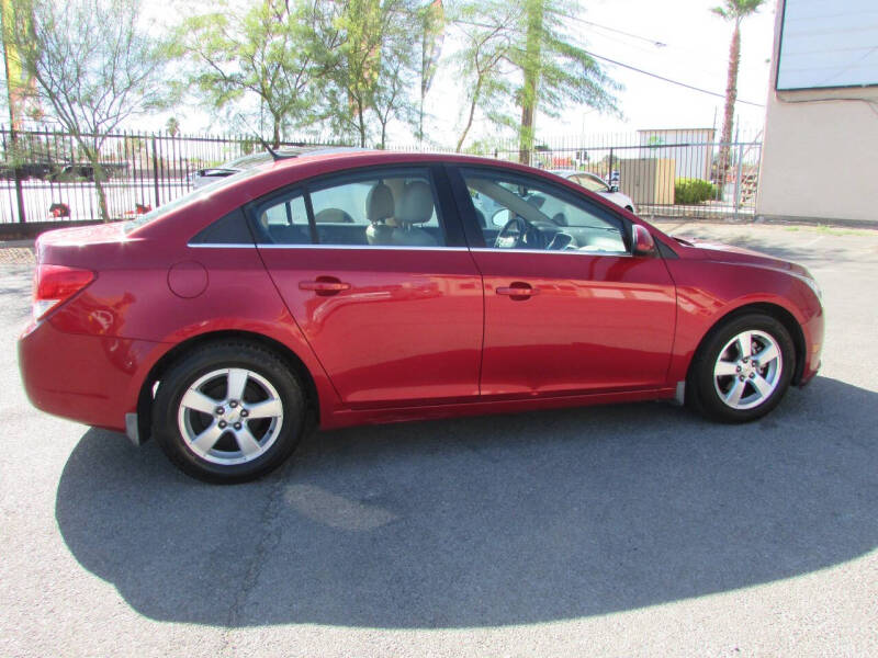 2011 Chevrolet Cruze 2LT photo 2