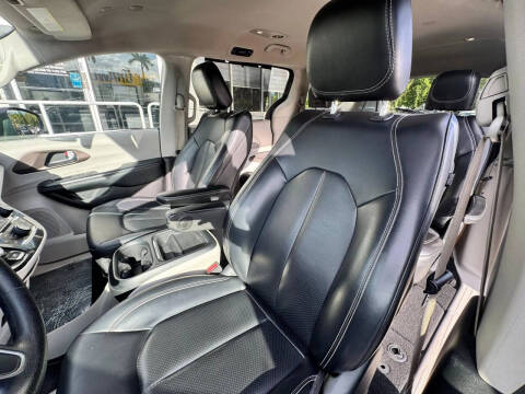 2020 Chrysler Voyager LXi