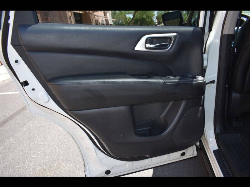 2017 Nissan Pathfinder SL