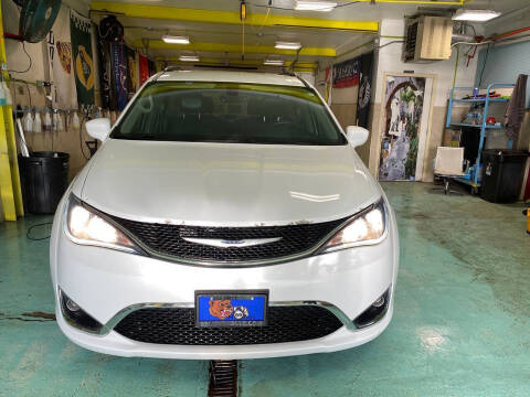 2017 Chrysler Pacifica Touring-L Plus