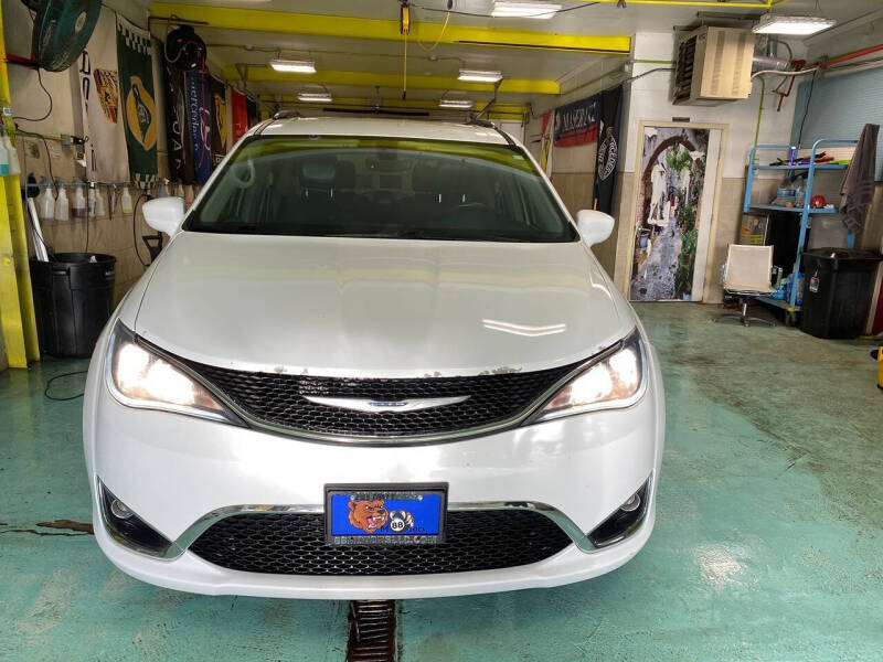 2017 Chrysler Pacifica Touring-L Plus