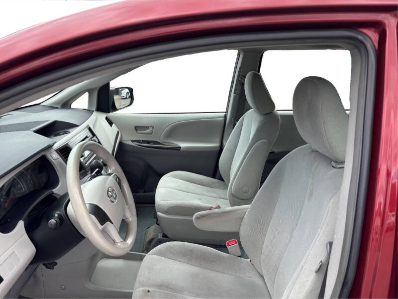 2013 Toyota Sienna L 7-Passenger